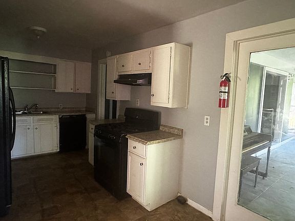 4th image of 3222 S Edgeware Rd
