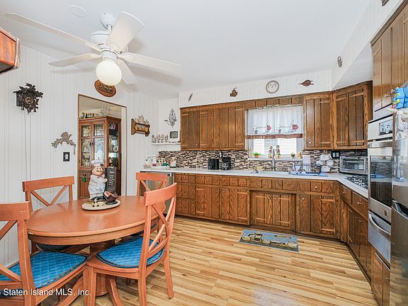3rd image of 232 Hawthorne Ave