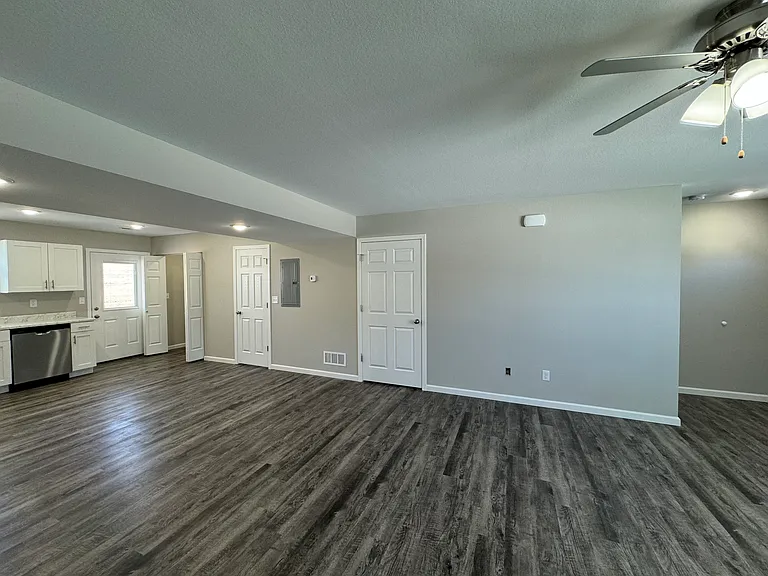 Creekside Apartments — Photo 58