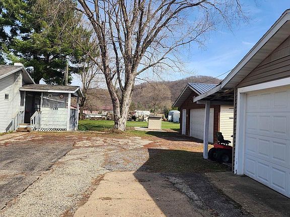 4th image of 17432 Oakes Road