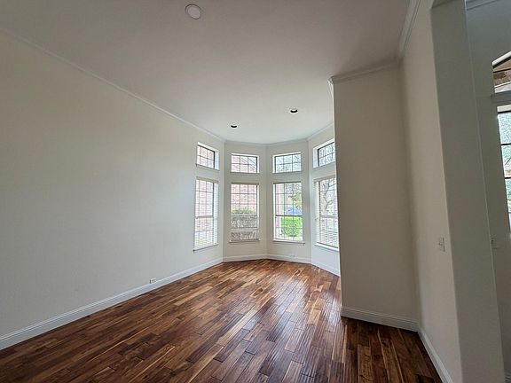 4th image of 605 Riley Trl