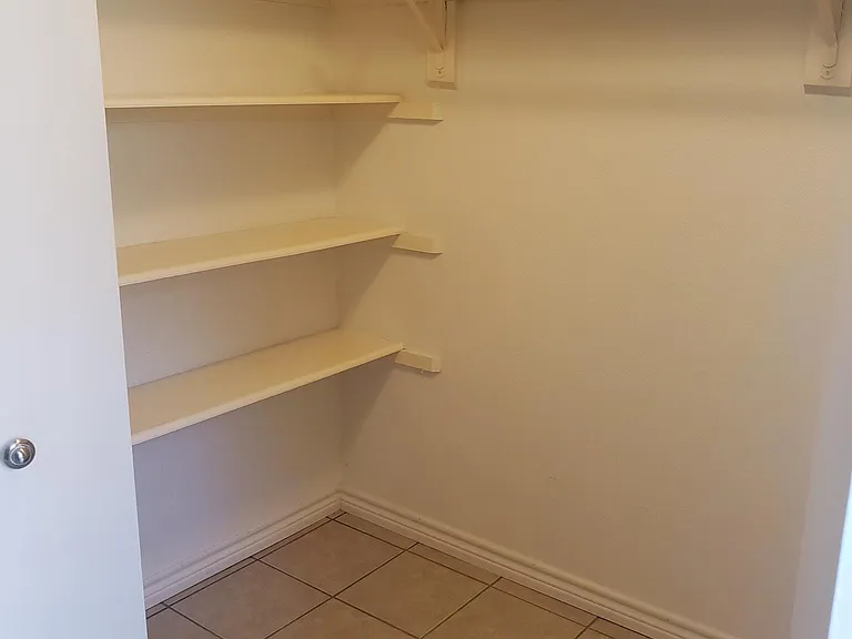 1000 Camelot Dr — Photo 13