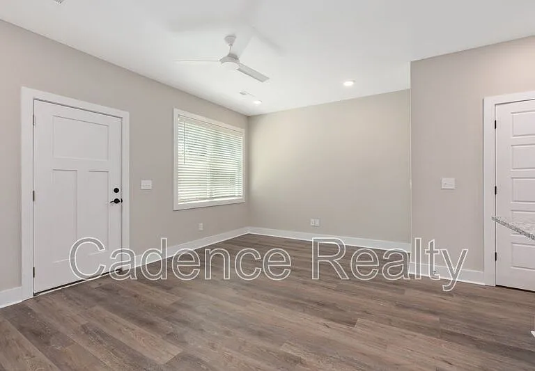 1709 Perimeter Loop — Photo 10