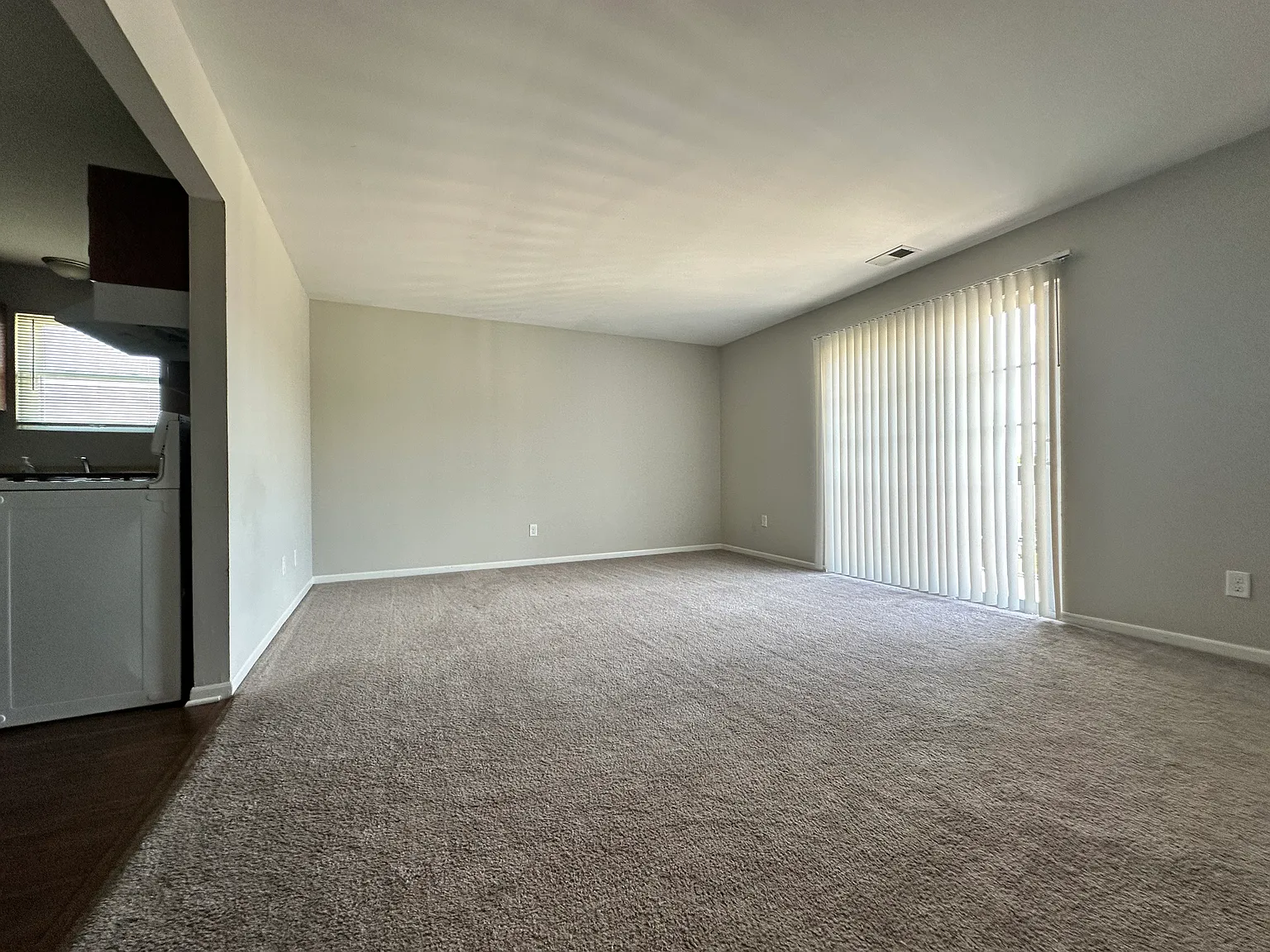 2 bed, 900 sqft, $1,400 — Photo 4