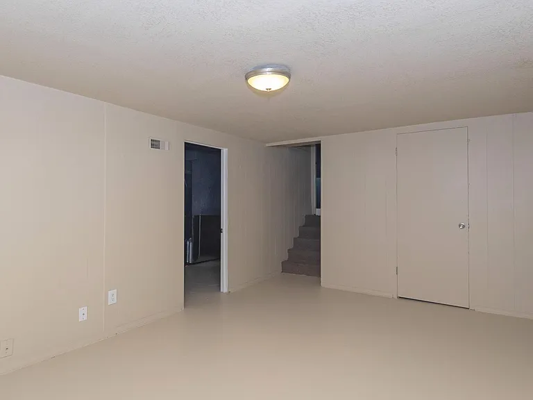 6700 NW Evelyn St — Photo 19