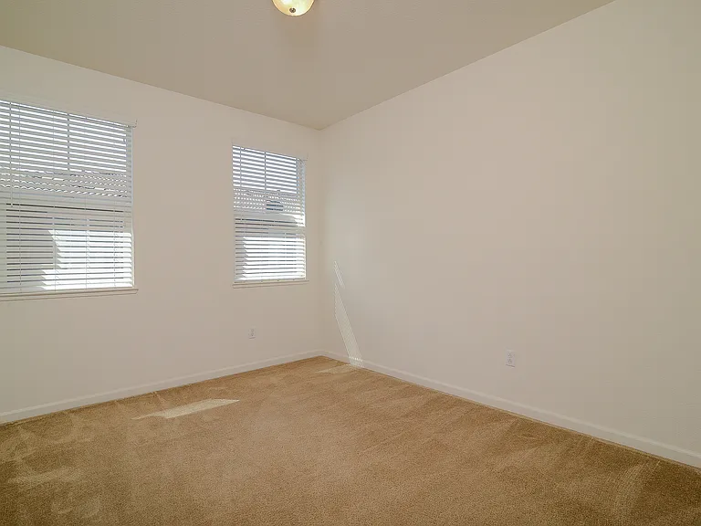 2300 Las Palomas Loop — Photo 15