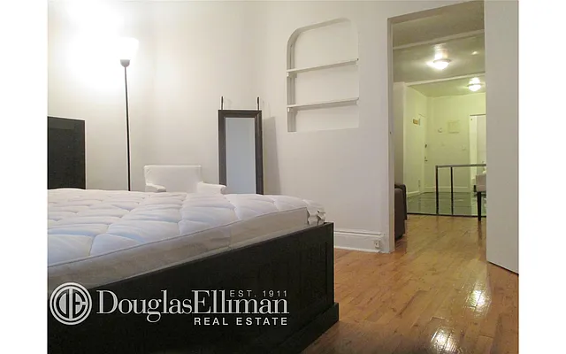 Rented by Douglas Elliman | media 16