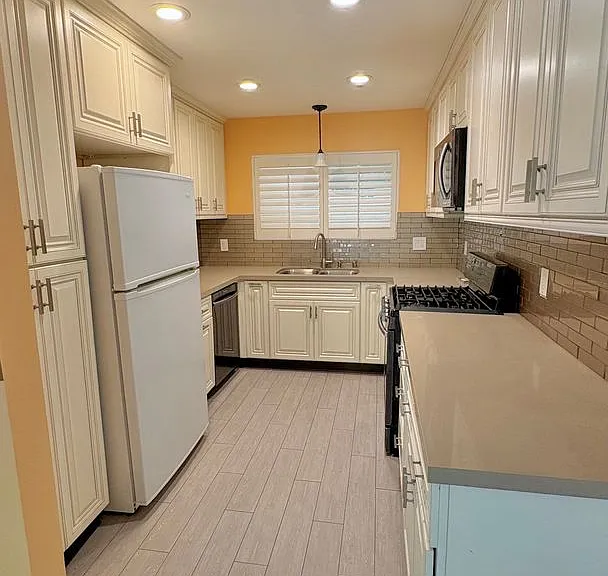 4825 W 119th Pl — Photo 2