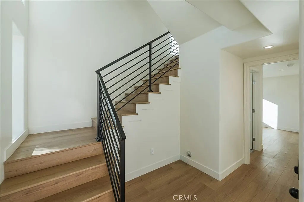 4 bed, 2012 sqft, $5,988 — Photo 3