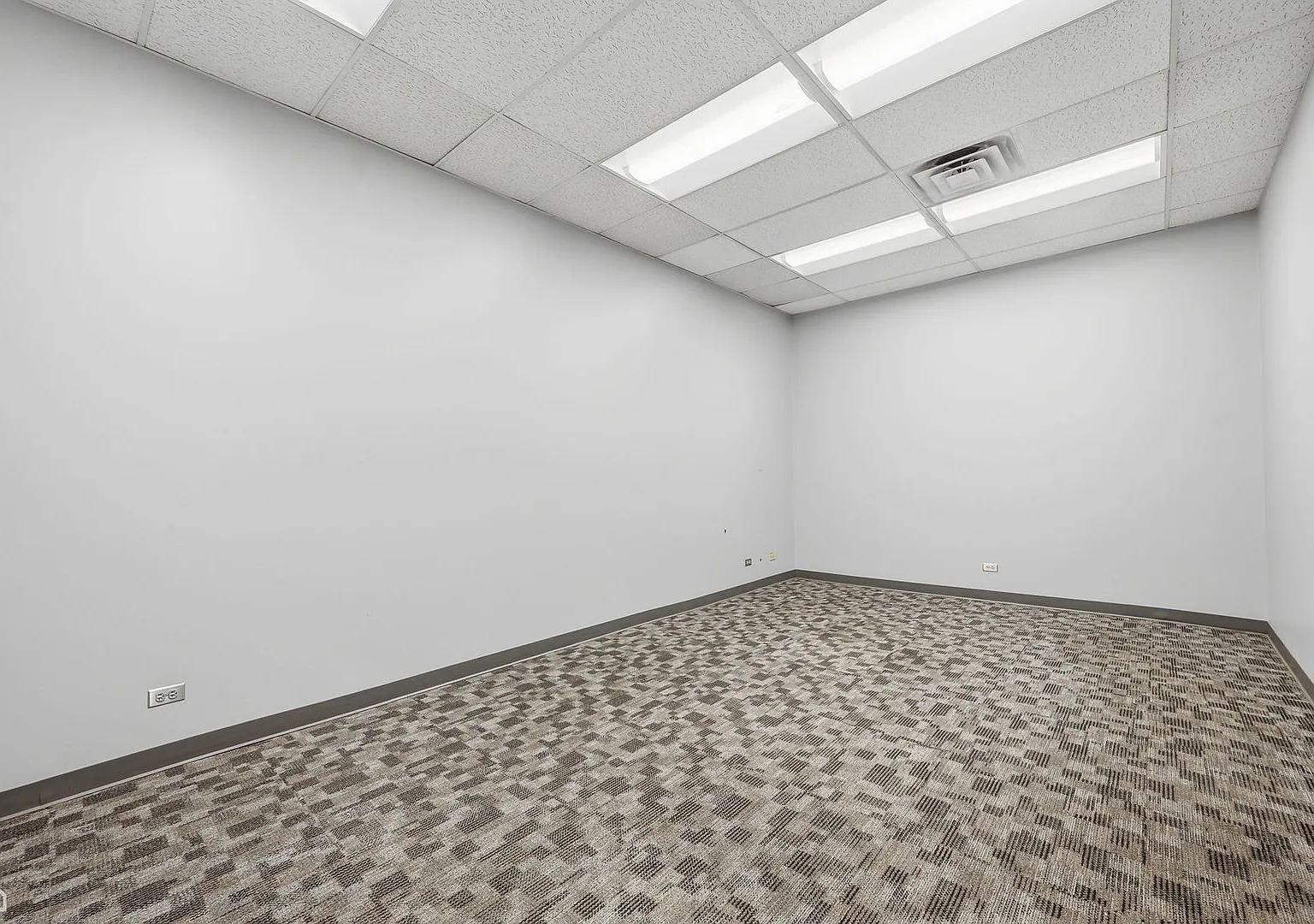 1 bed, 4000 sqft, $4,400 — Photo 4