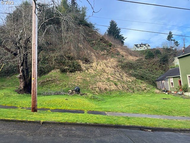2nd image of 451 6th St