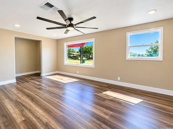 508 Nueces, Cotulla, TX 78014