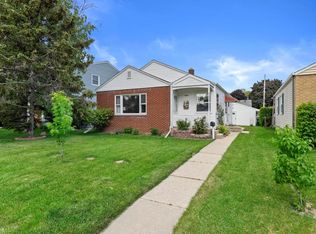 5574 N Mohawk Ave, Glendale, WI 53217