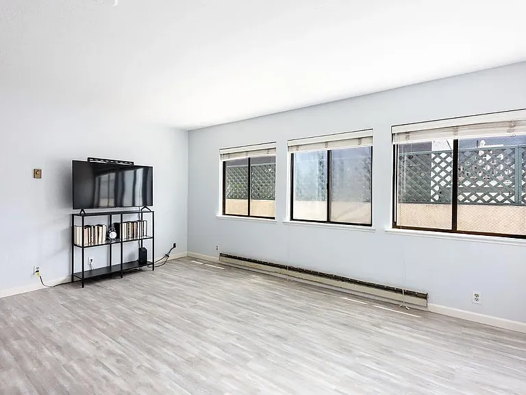 320 Peninsula Ave #120A — Photo 3