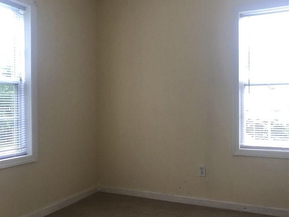 4th image of 1003 Benton St