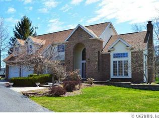 30 King Arthurs Ct, Rochester, NY 14626