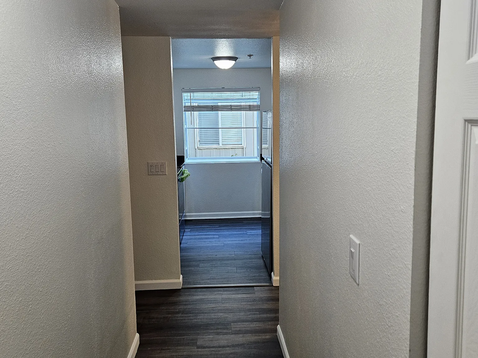 2 bed, 918 sqft, $2,200 — Photo 1