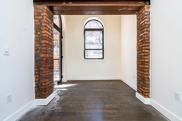 Rented by Nooklyn NYC LLC | media 12