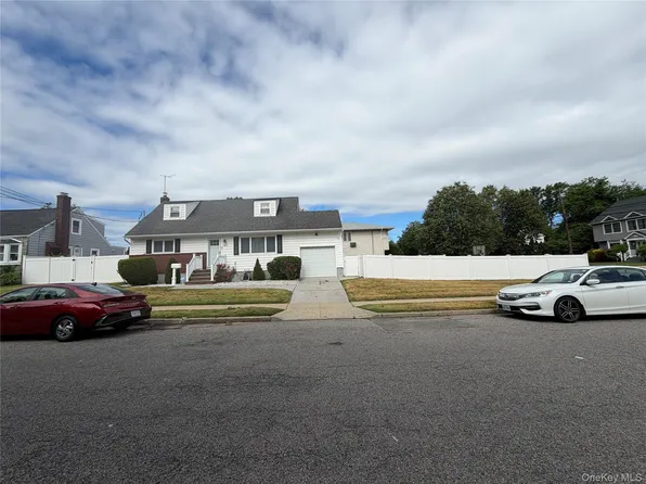 101 Sagamore Street, Freeport, NY 11520
