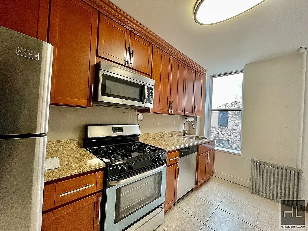 717 Henry Street — Photo 2