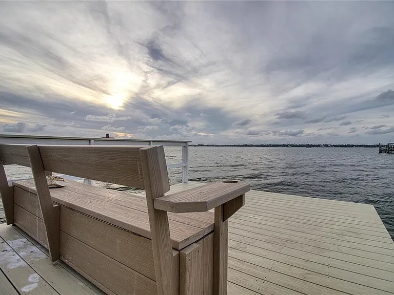 4709 Dolphin Cay Ln S — Photo 27