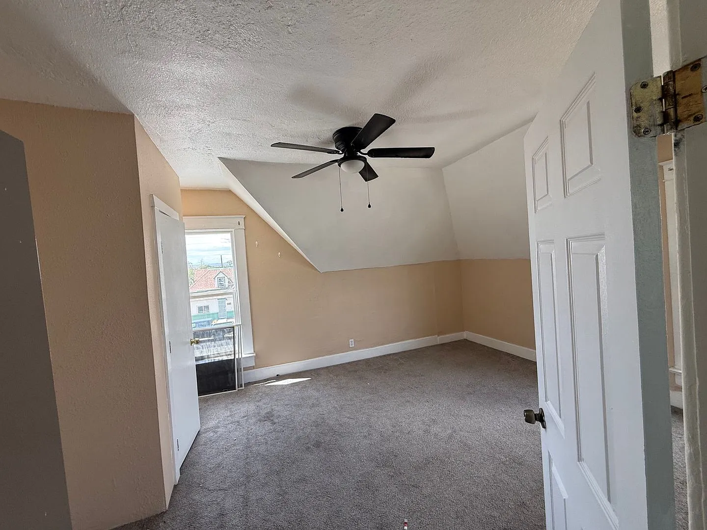 1102 Edith Blvd SE — Photo 2