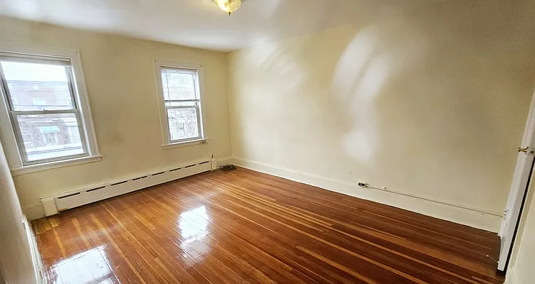 Rented by Halvatzis Realty | media 11