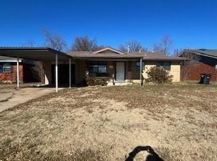 829 NW 7th St, Moore, OK 73160