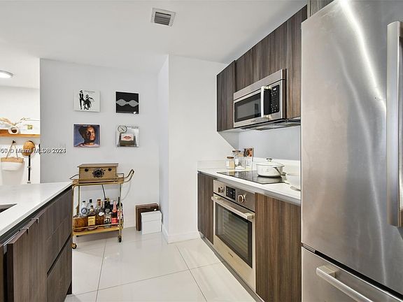 5th image of 488 NE 18th St Unit 2009