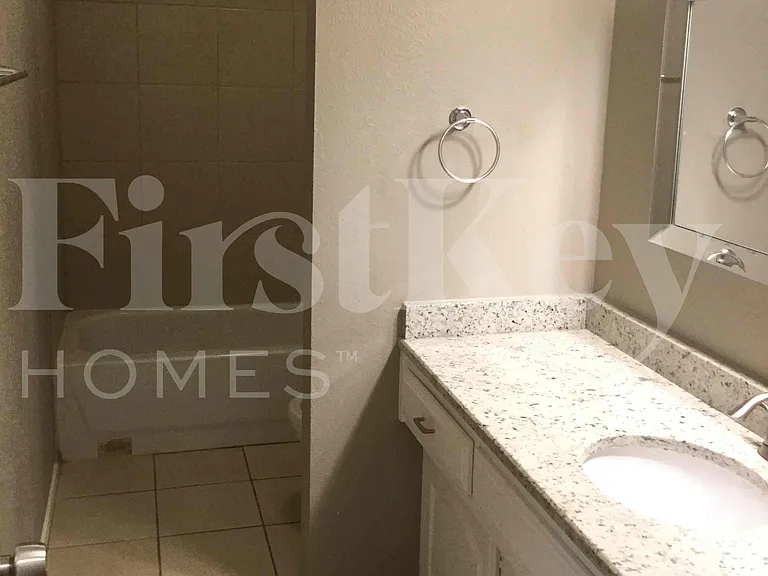 1309 Monterrey Dr — Photo 12