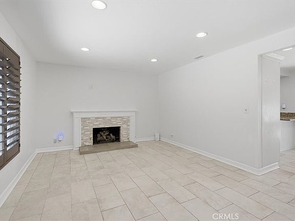 5th image of 23161 Tulip St
