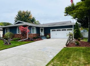 1423 Old Squire Ln, Port Huron, MI