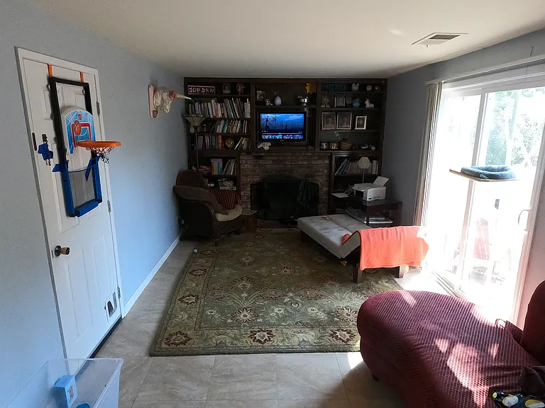 1419 Whittier Dr — Photo 3