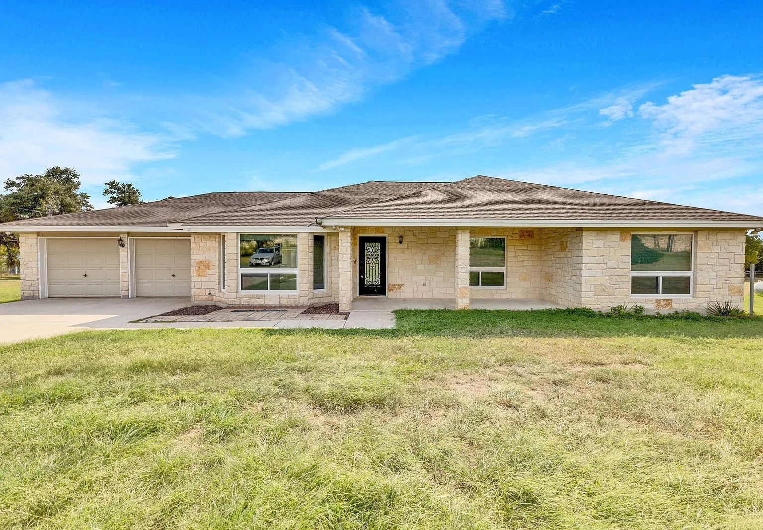 4 bed, 2.5 bath, 2503 sqft, $3,500 — Photo 3