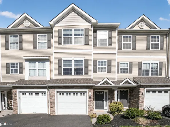 13 Lumber Ln, Mount Ephraim, NJ 08059