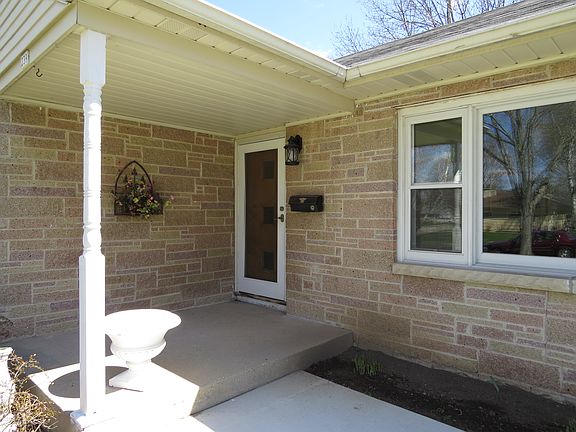 5th image of 239 S Silverbrook Dr