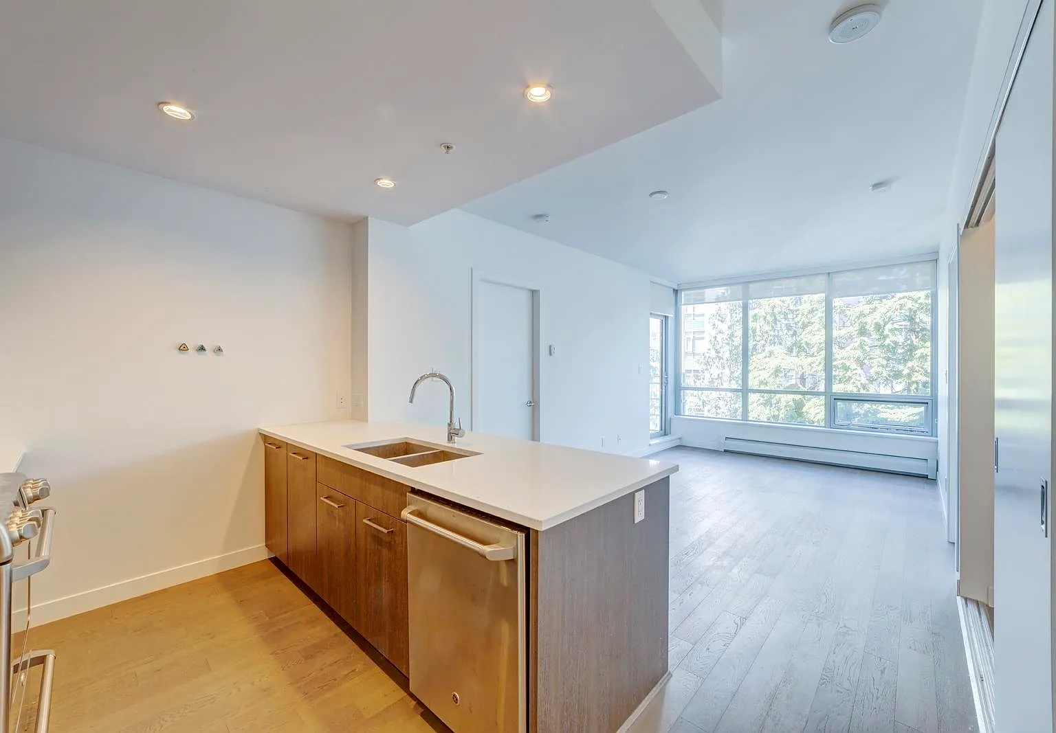 2 bed, 802 sqft, $2,600 — Photo 3