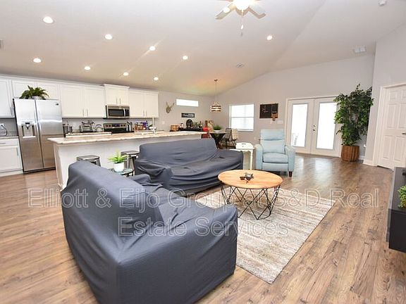 2nd image of 139 Eloise Oaks Dr