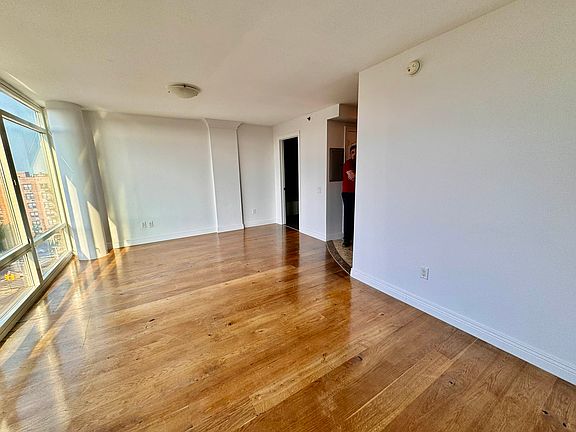 2nd image of 3440 Guider Ave #7H