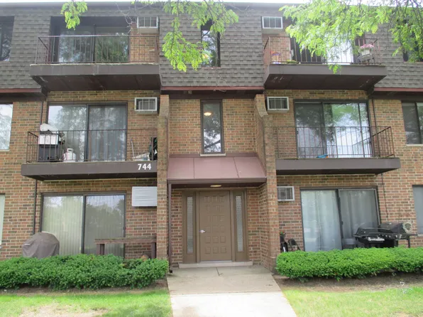744 N Briar Hill Ln APT 4, Addison, IL 60101