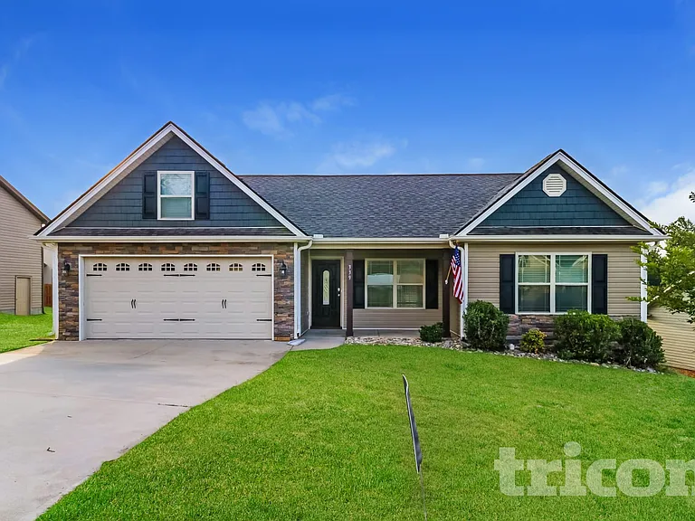 339 Gleaner Dr — Photo 1