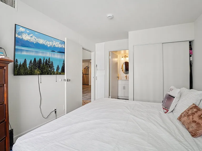 Sylvan Apartments — Photo 30