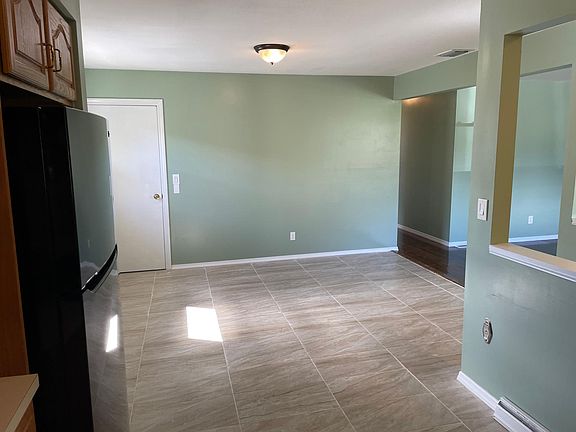 4th image of 251 Hurlbert St
