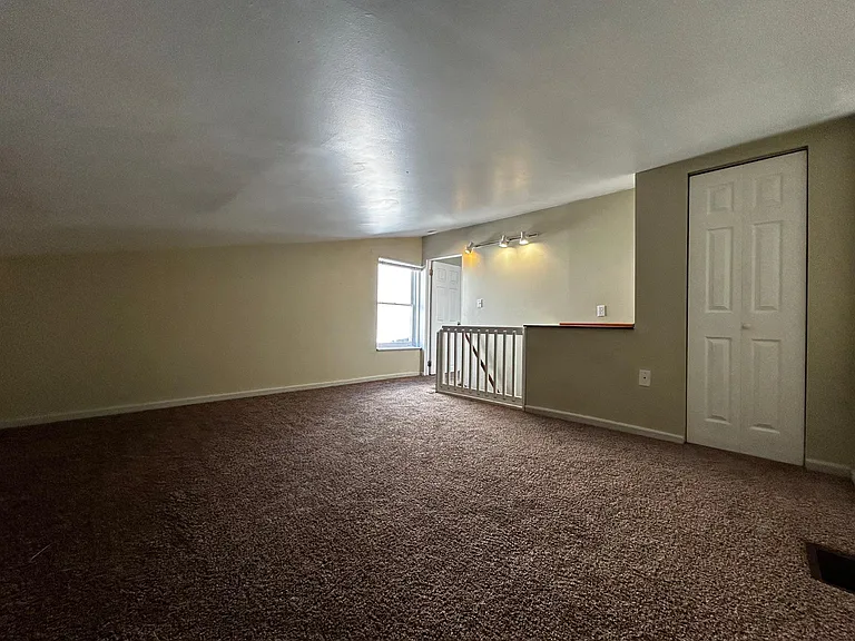 409 E 6th St #2 — Photo 16