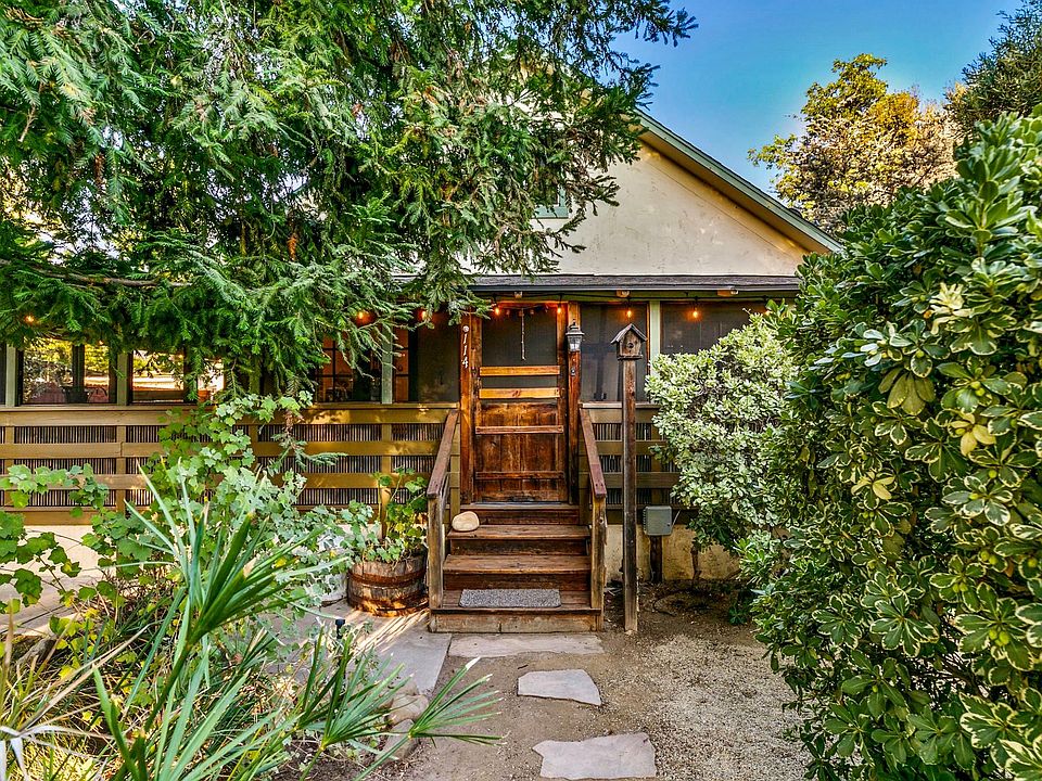 BIg Sur in Ojai complete with lush foliage and a massive redwood tree in the front yard!
