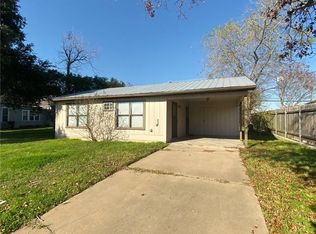 557 E Hempstead St, Giddings, TX 78942