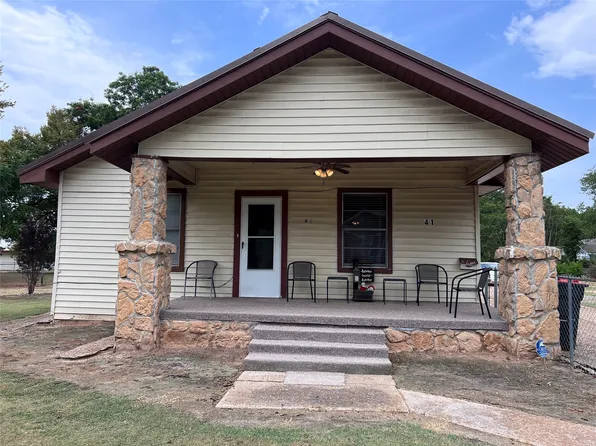 41 24th St NW, Paris, TX 75460