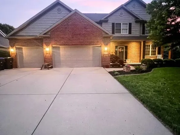 2510 Kaitlyn Dr, Bloomington, IL 61704