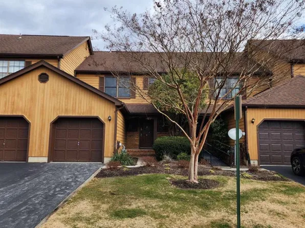 8 Easton Ct, Lawrence Township, NJ 08648