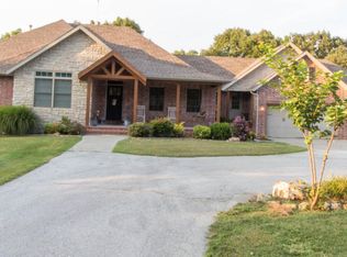 8790 N Rymac Ln, Springfield, MO 65803